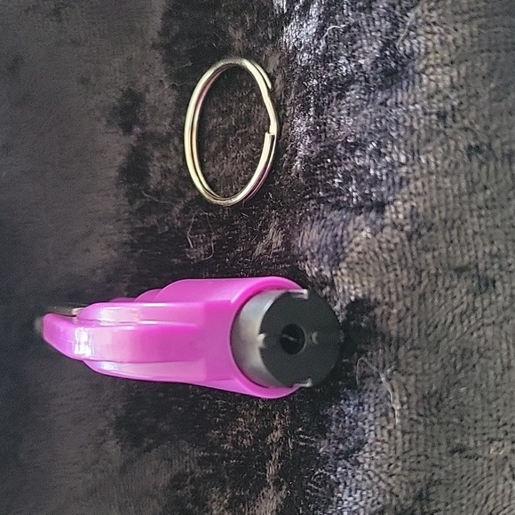 🆕️ Car spring emergency escape hammer, window breaker, and seat belt cutter - Picture 4 of 4